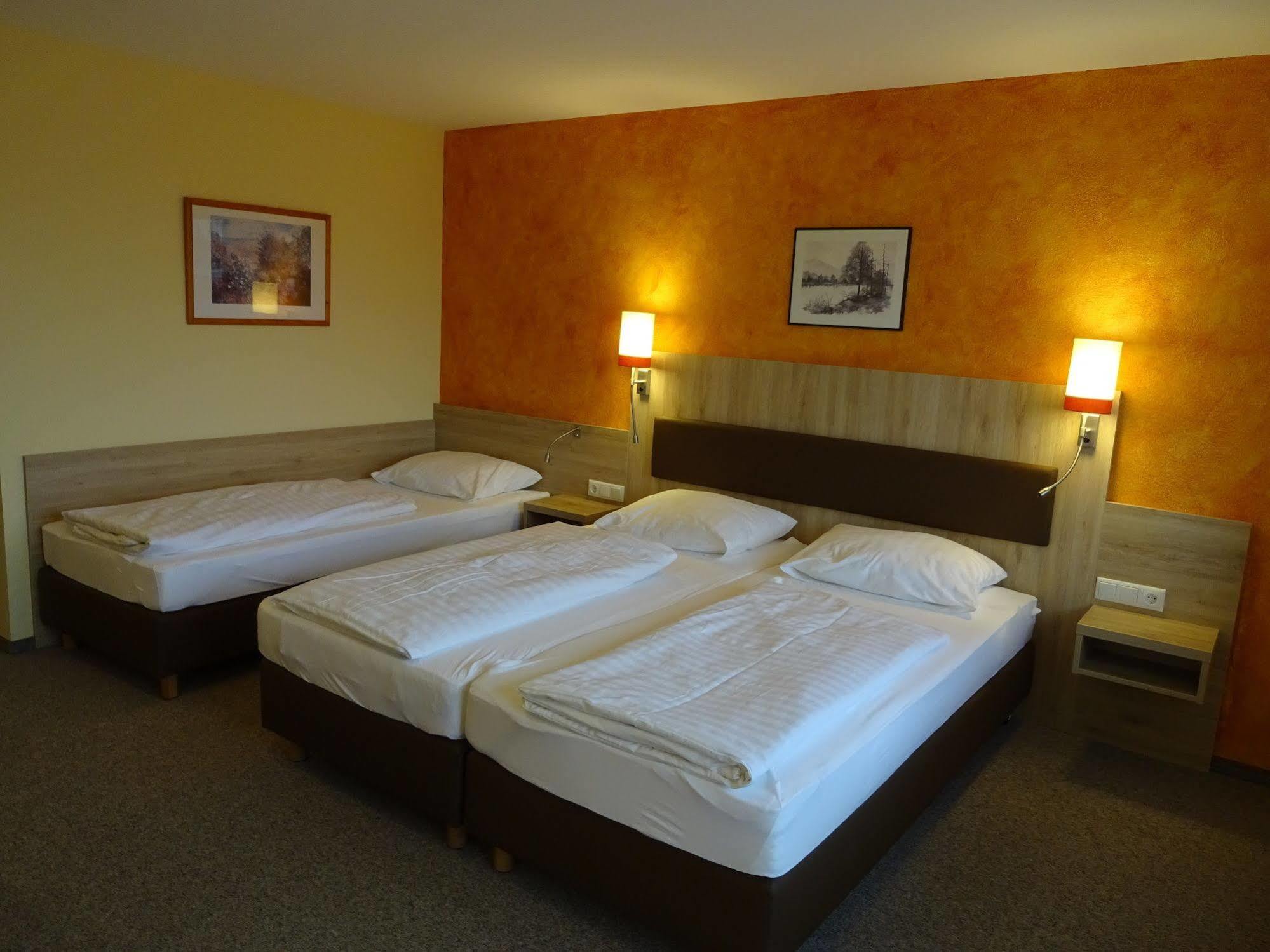 Gasthof Hotel Zum Ross Wertheim Exterior foto